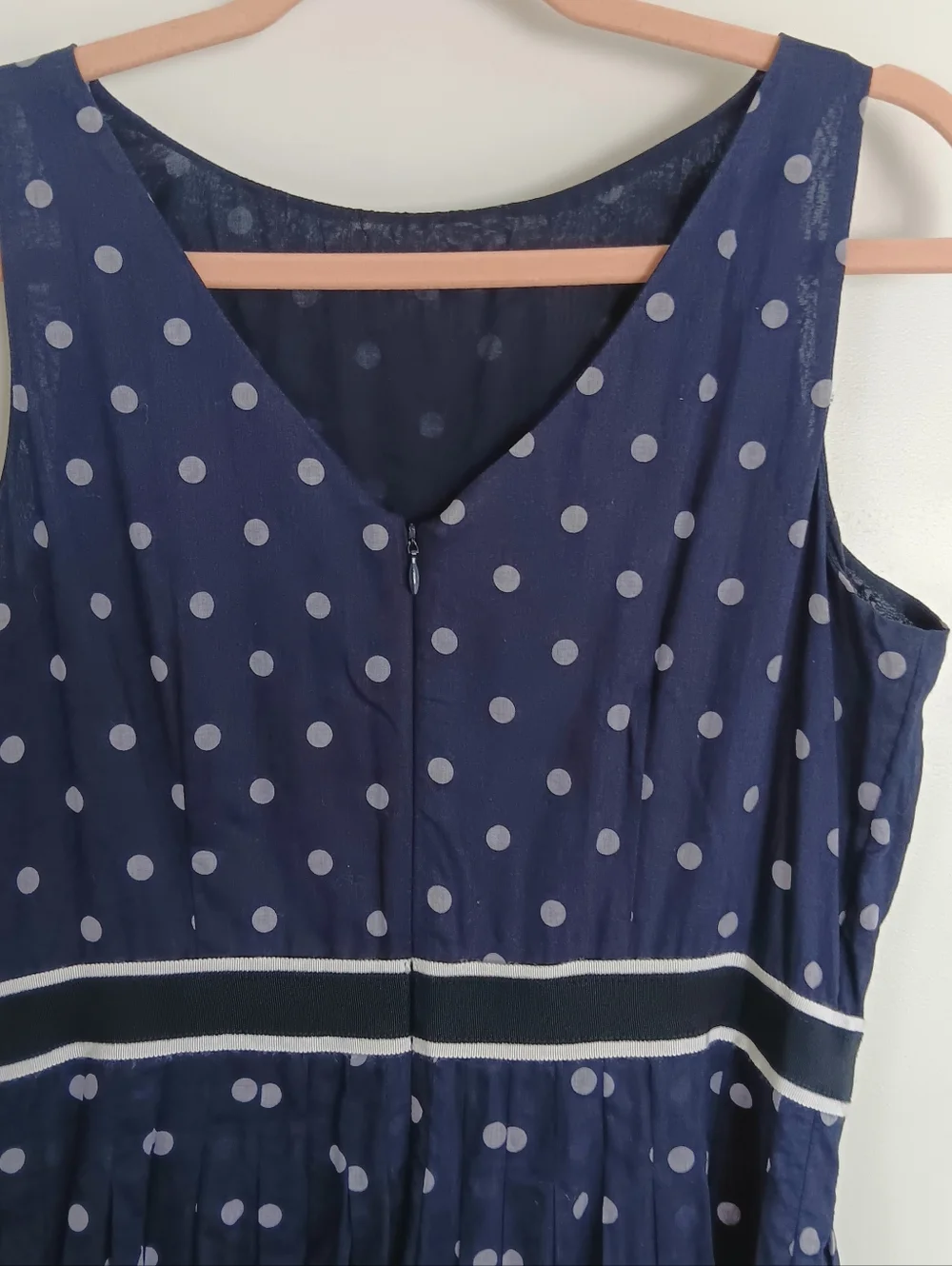 Sleeveless Navy & Gray Polka Dot Fit-and-Flare Dress Soft Pleated Skirt V-back - Picture 6 of 8